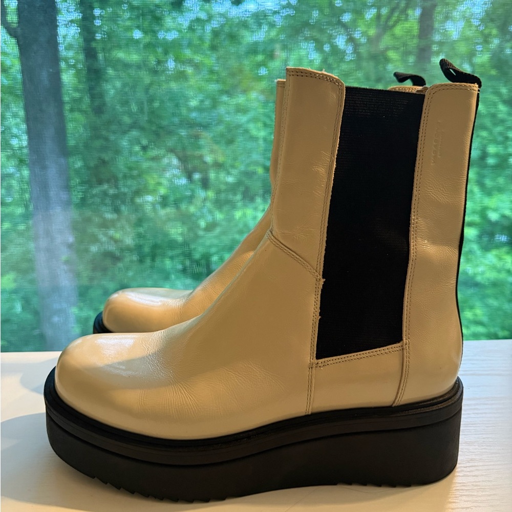 Vagabond Women's Cream Platform Chelsea Boots